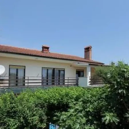 Mit Privater Terrasse By Interhome