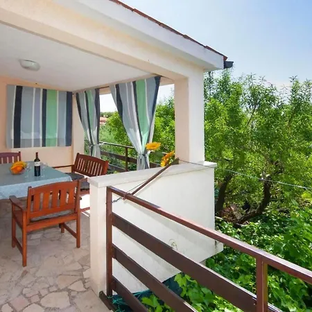 Mit Privater Terrasse By Interhome