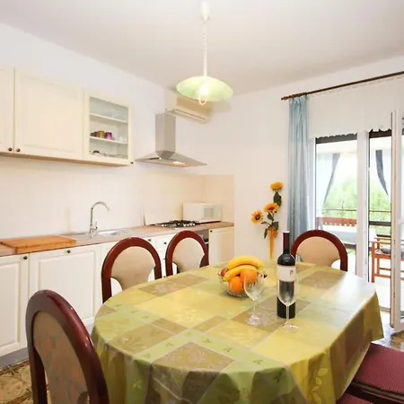 Mit Privater Terrasse By Interhome * Medulin